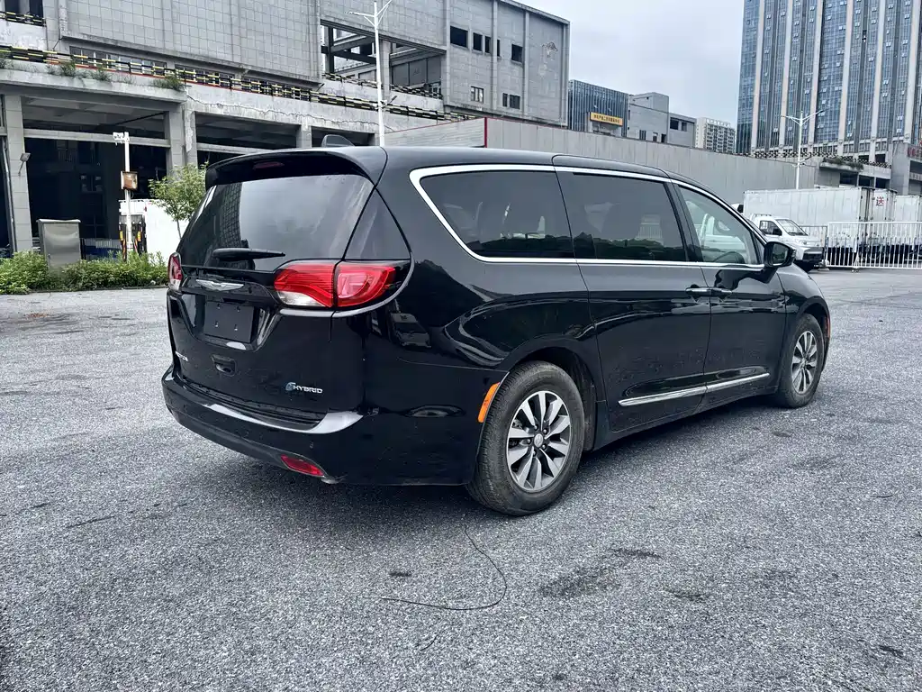 Chrysler Grand Voyager PHEV 2025 — фото 5