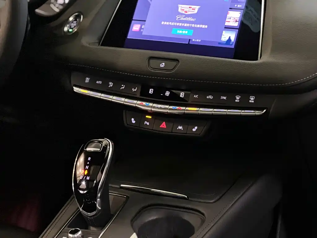 Cadillac XT4 2022 — фото 11