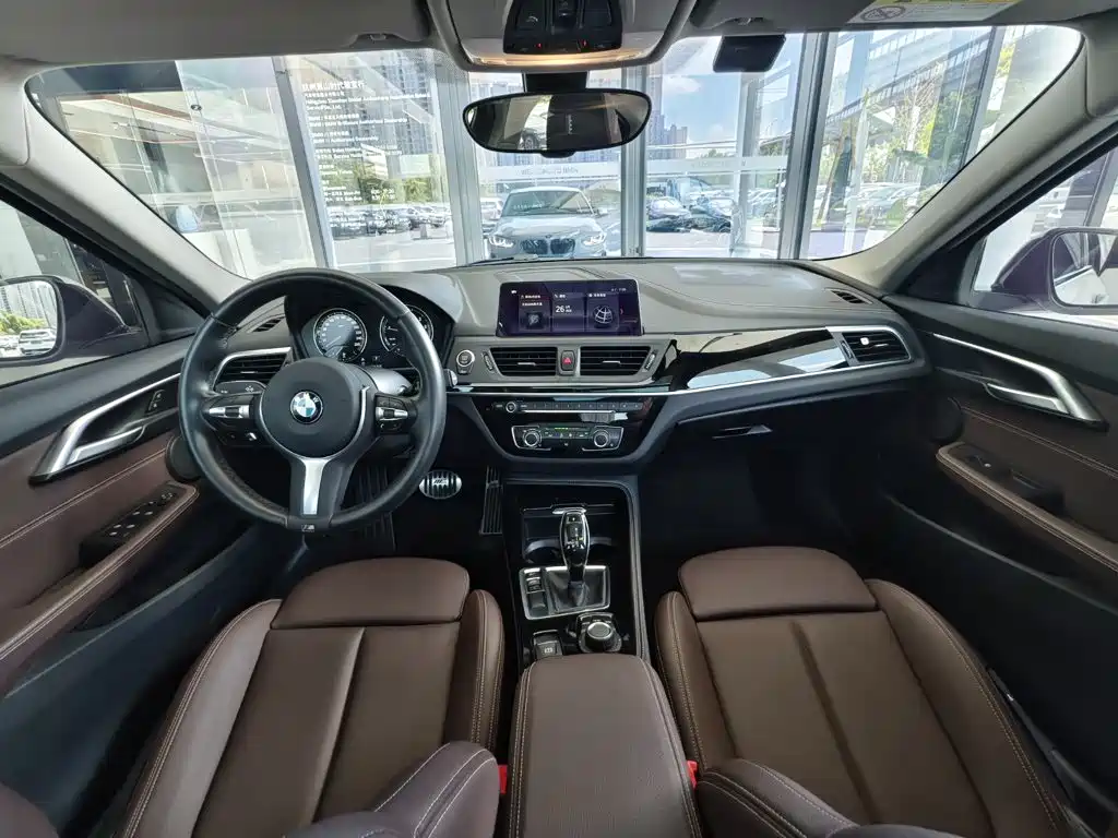 BMW 1 Series 2020 — фото 12
