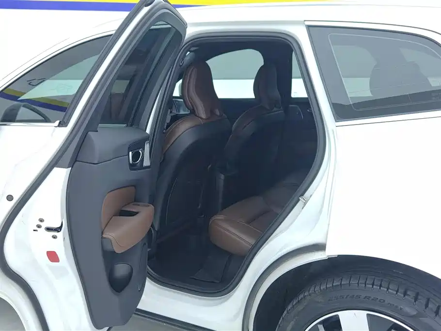 Volvo XC60 PHEV 2024 — фото 11