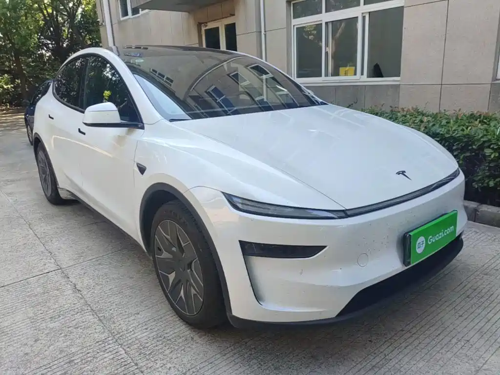 Tesla Model Y L 2025 — фото 4