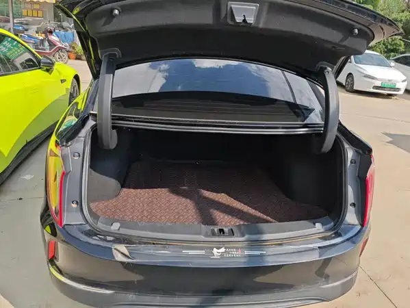 Hongqi E-QM5 2023