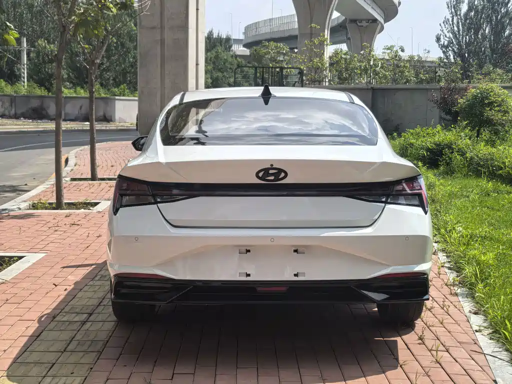 Hyundai Elantra 2022
