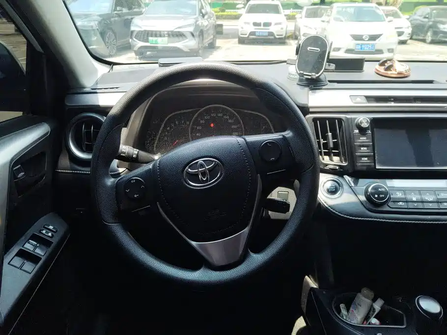 Toyota RAV4 2019 — фото 15