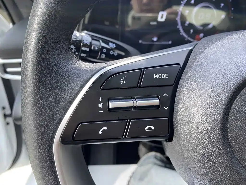 Hyundai Elantra 2023 — фото 13