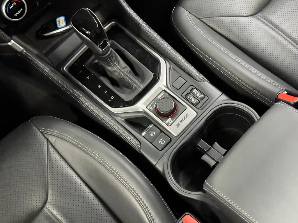 Subaru Forester 2023 — фото 11