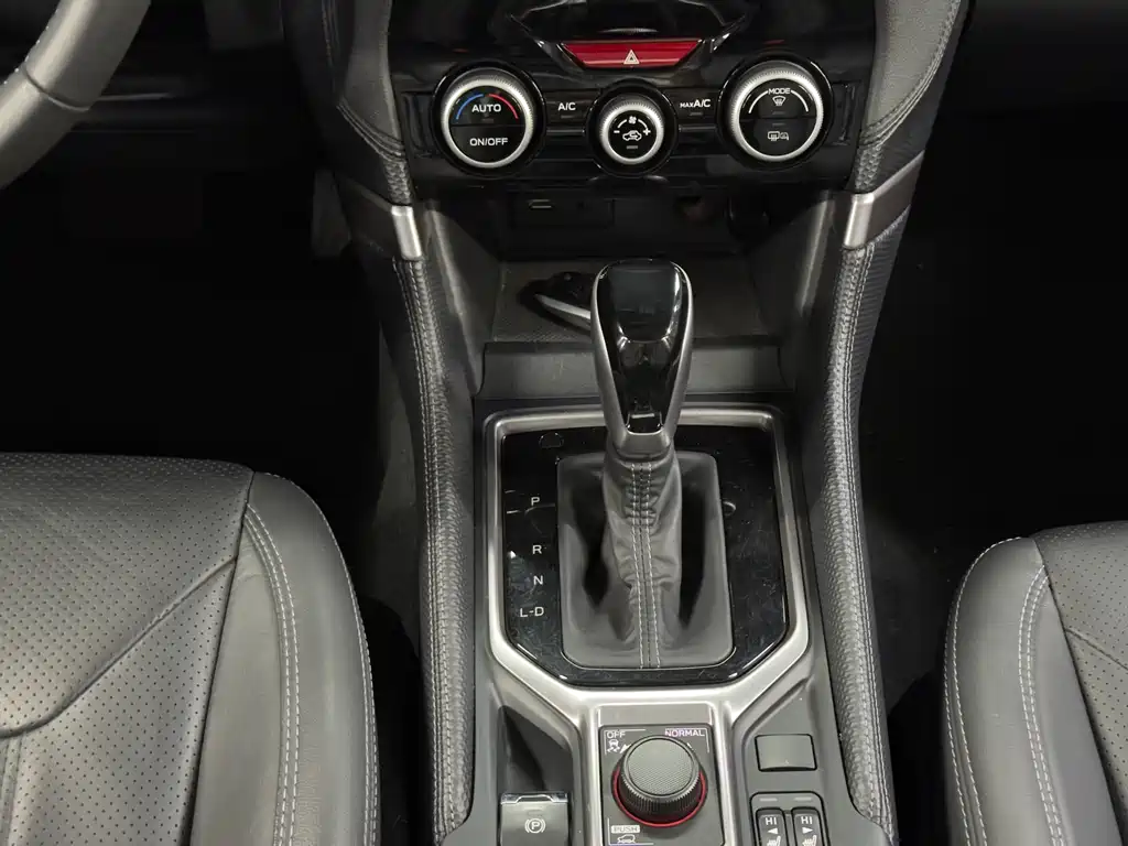 Subaru Forester 2023 — фото 12