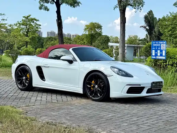 Porsche 718 2016