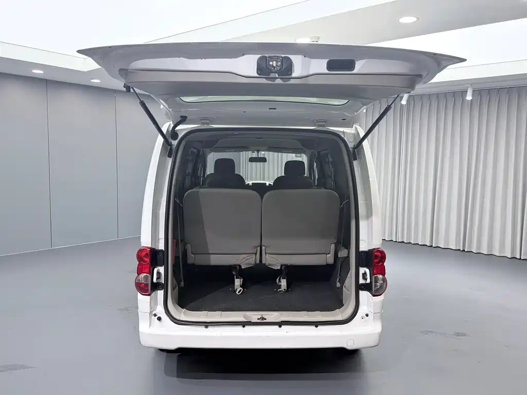 Nissan NV200 2017 — фото 18