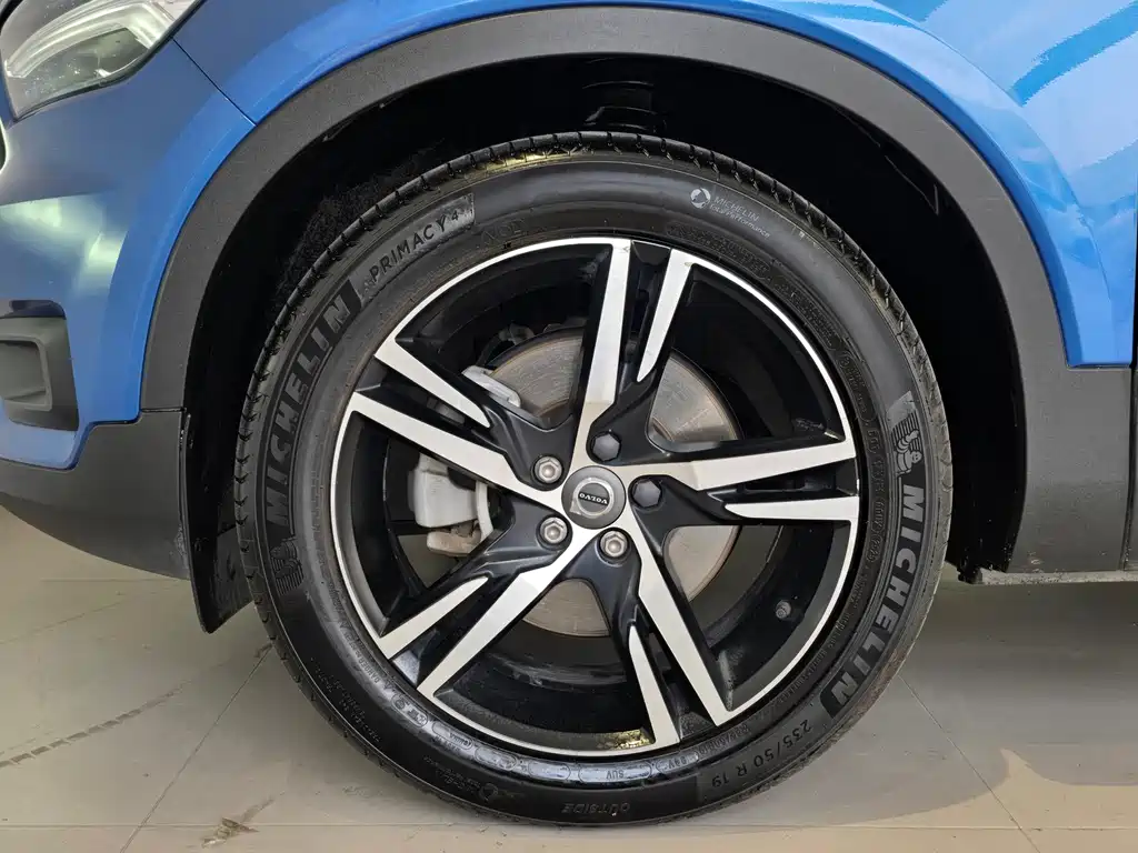 Volvo XC40 2020 — фото 12