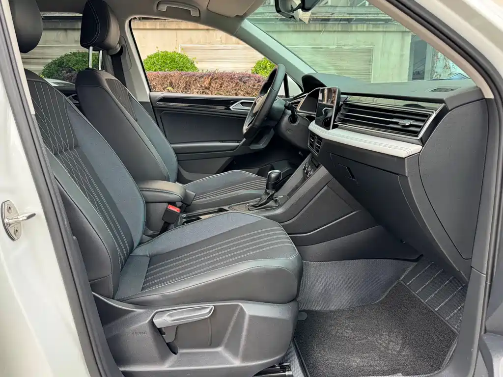 Volkswagen Tiguan L 2023 — фото 11
