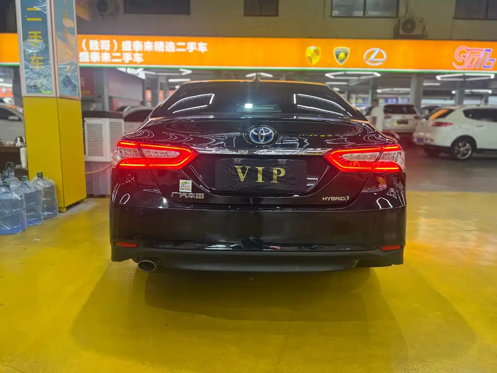 Toyota Camry 2023 — фото 4