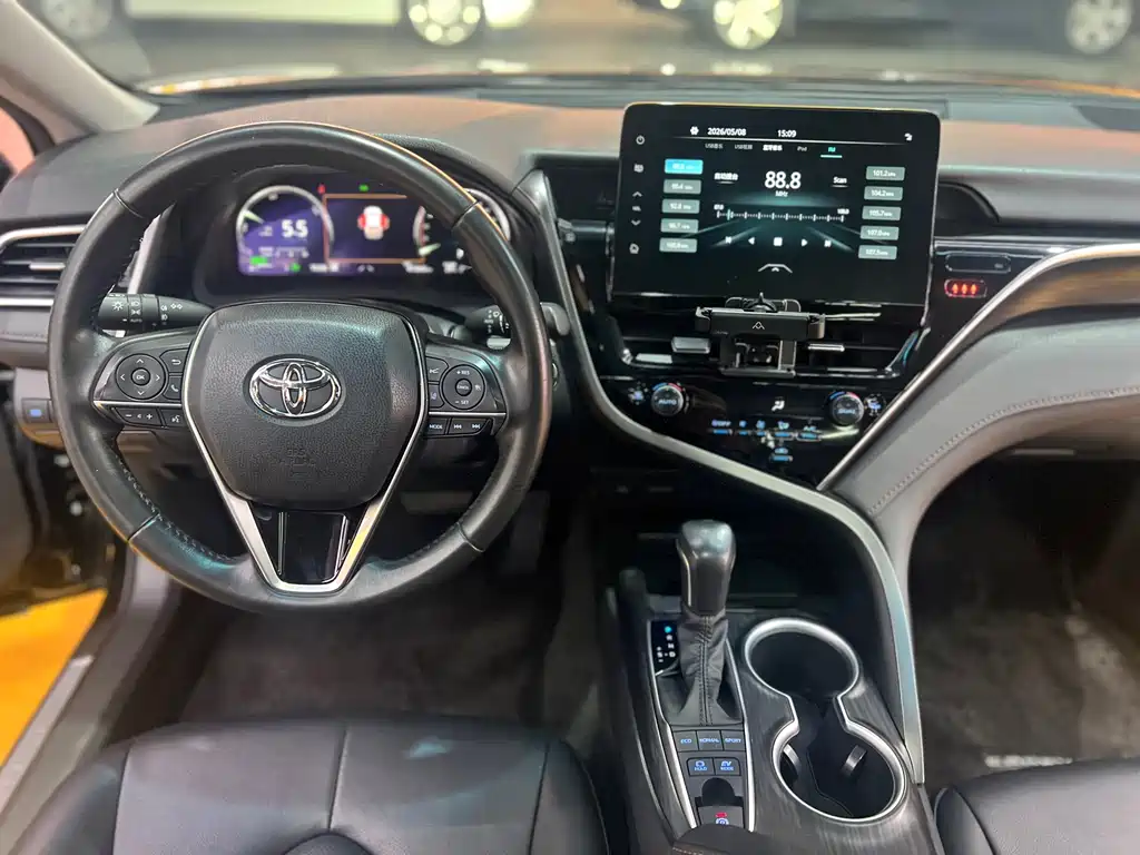 Toyota Camry 2023 — фото 15