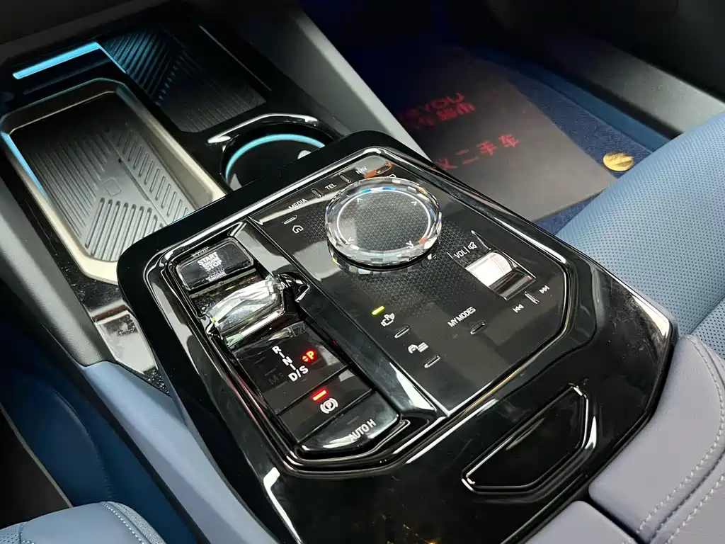 BMW 5 Series 2025 — фото 15