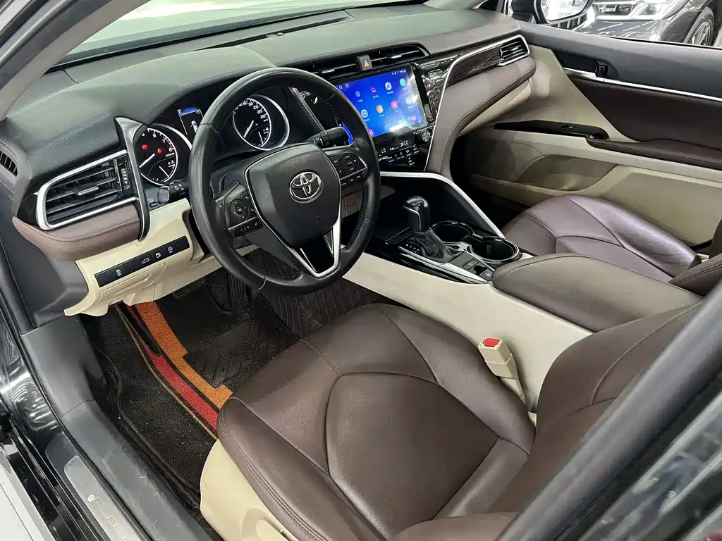 Toyota Camry 2018 — фото 7