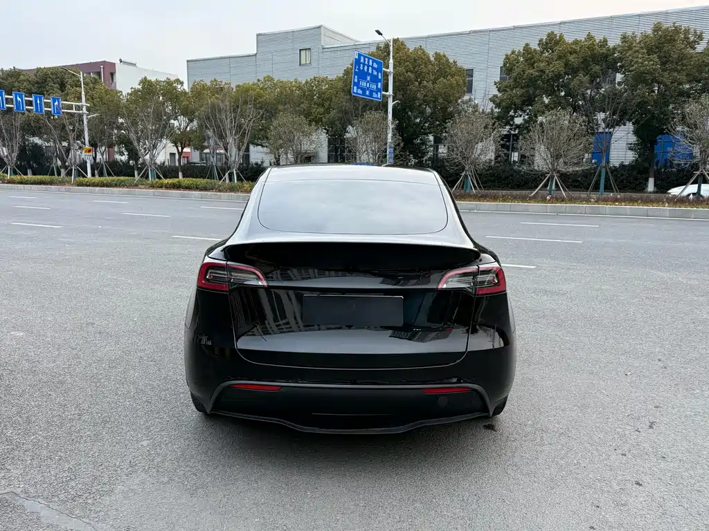 Tesla Model Y 2022 — фото 9