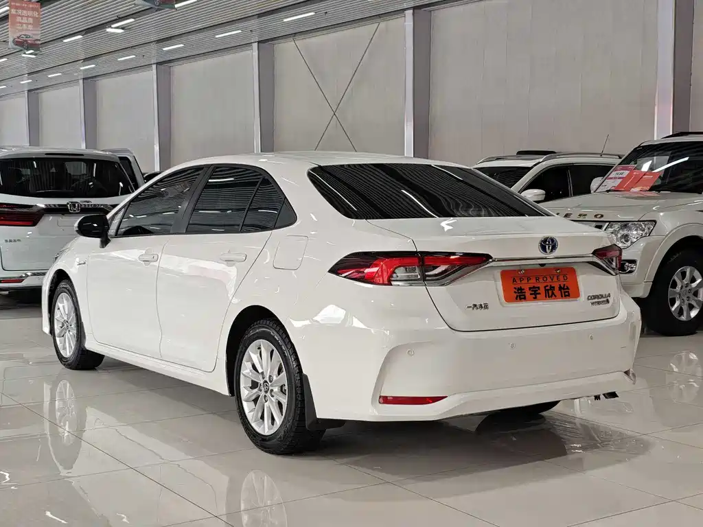 Toyota Corolla 2023 — фото 4