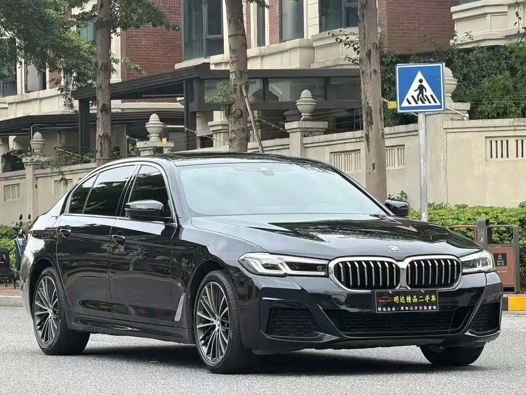 BMW 5 Series 2021 — фото 1