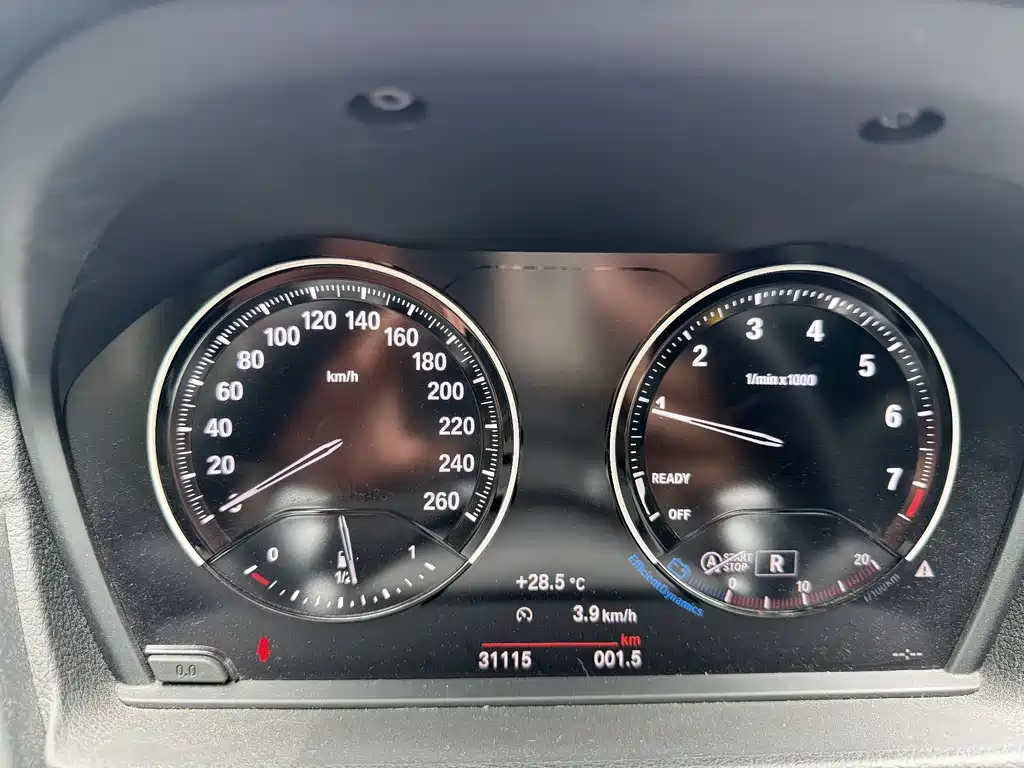 BMW 1 Series 2018 — фото 12