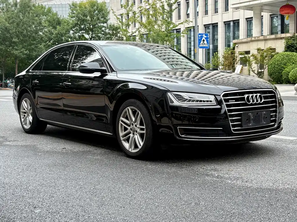 Audi A8 2017 — фото 3