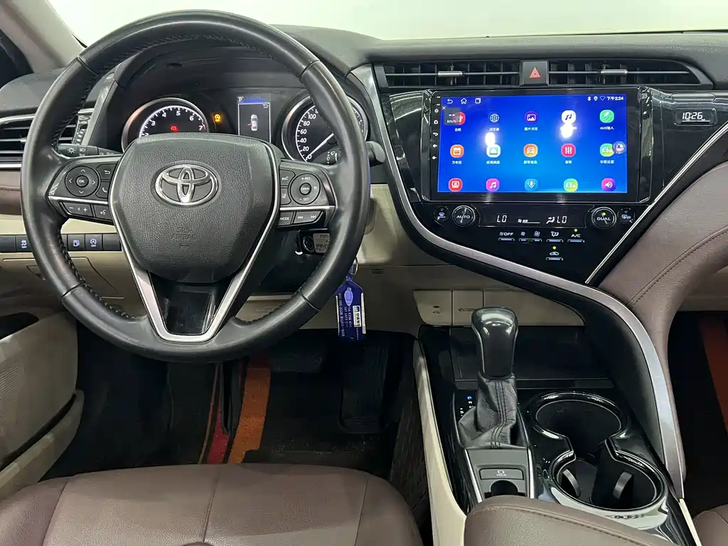 Toyota Camry 2018 — фото 15
