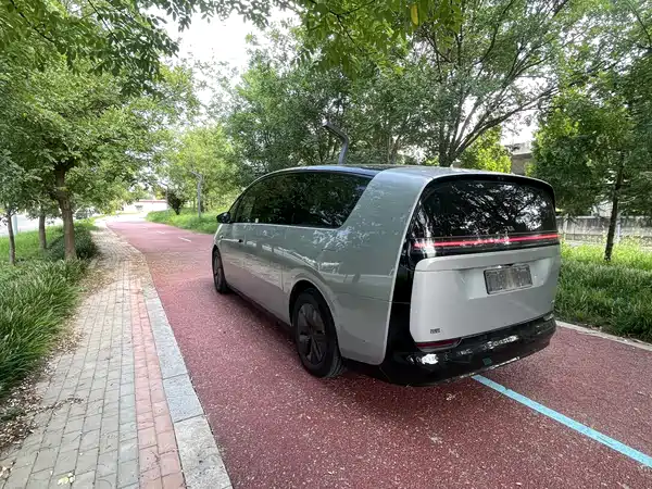 Li Auto MEGA 2025