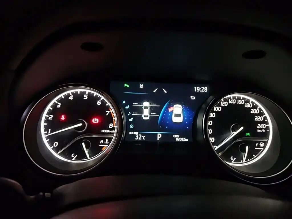 Toyota Camry 2021 — фото 12
