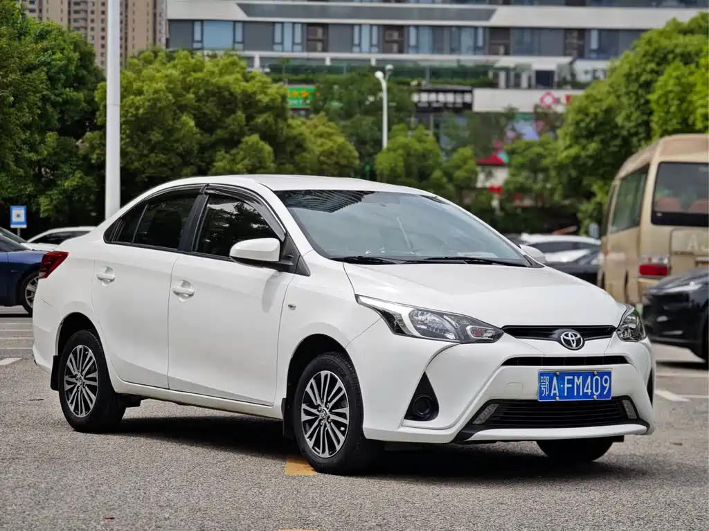 Toyota Yaris L 2019 — фото 3