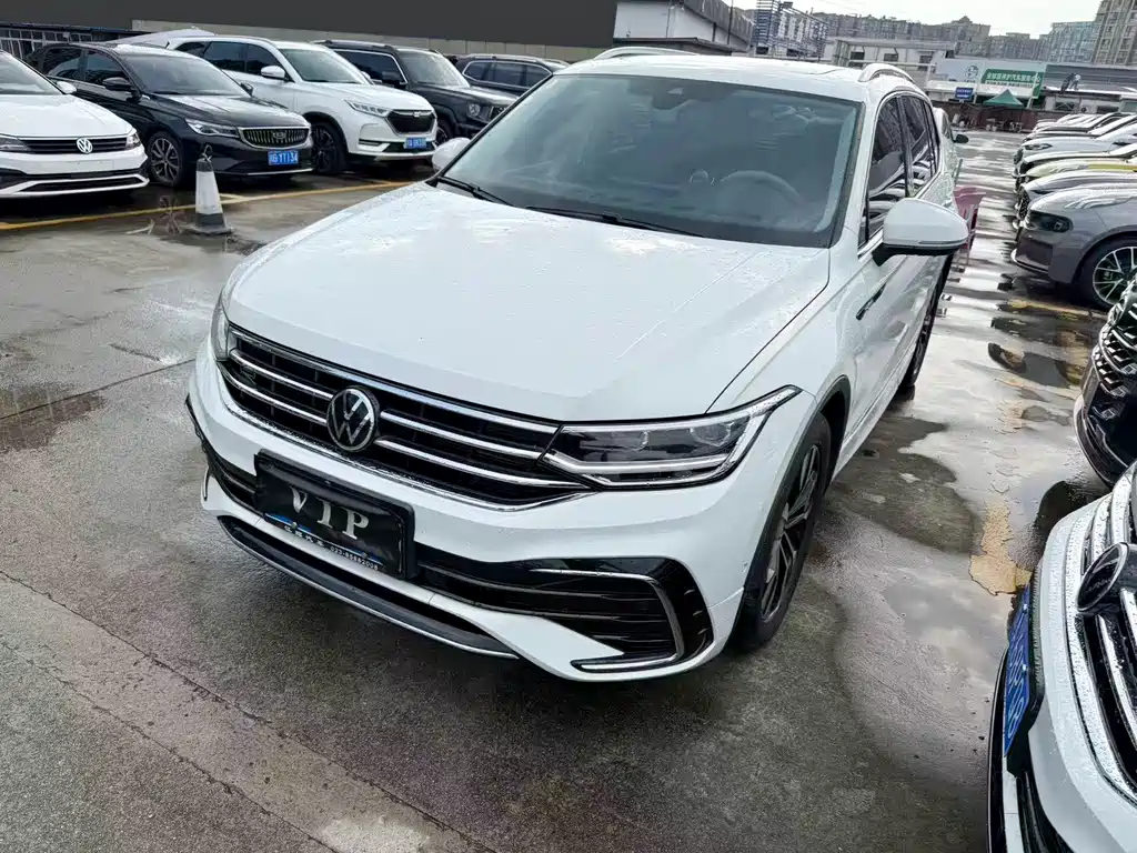 Volkswagen Tiguan L 2024 — фото 1