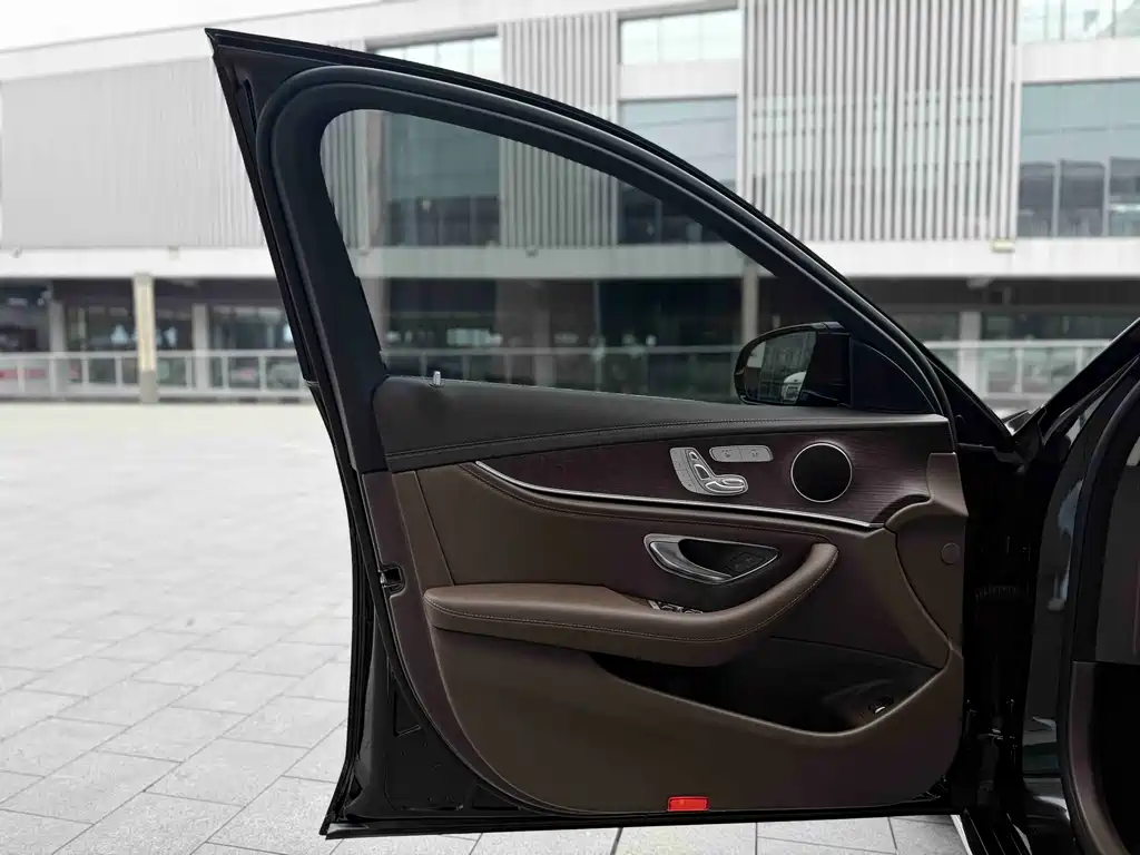 Mercedes-Benz E-Class 2023 — фото 7