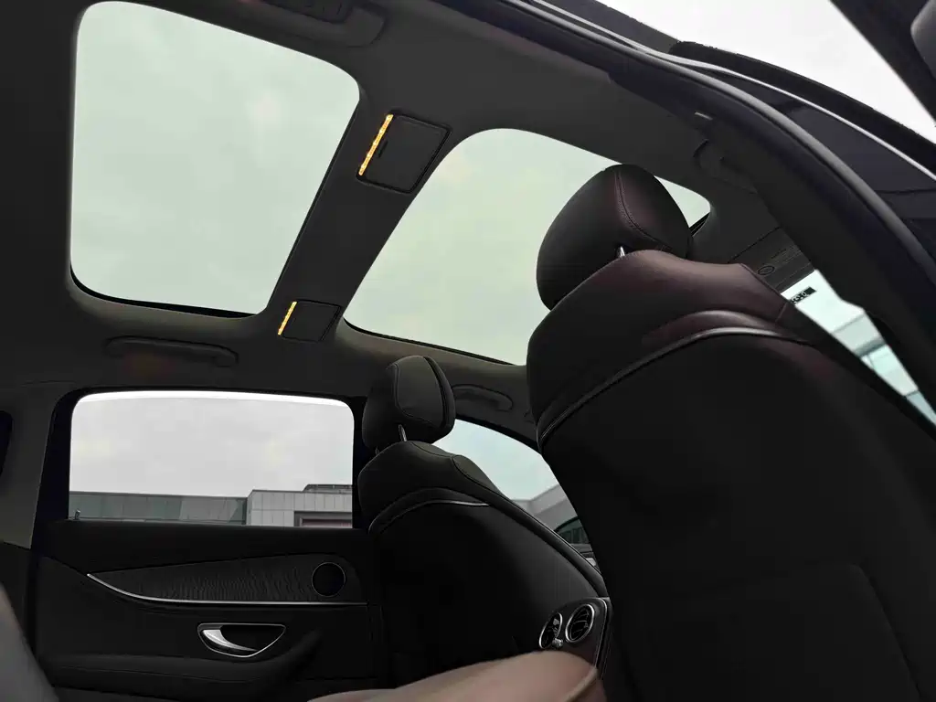 Mercedes-Benz E-Class 2023 — фото 14