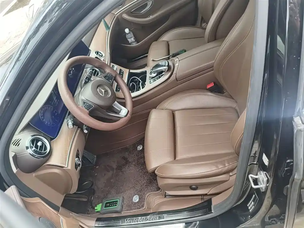 Mercedes-Benz E-Class 2018 — фото 15