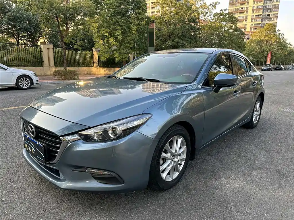 Mazda 3 Axela 2019 — фото 1