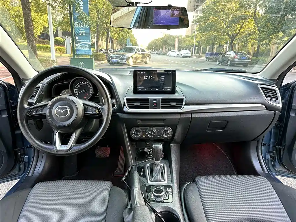 Mazda 3 Axela 2019 — фото 9