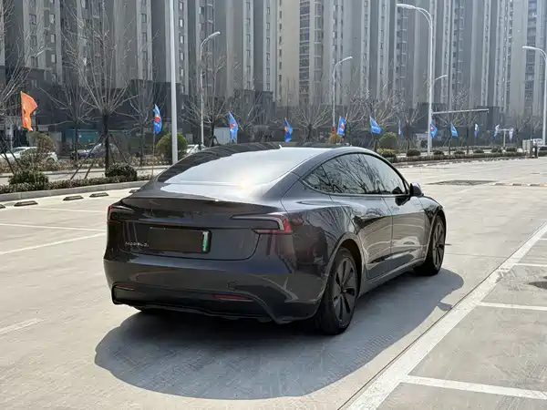 Tesla Model 3 2023