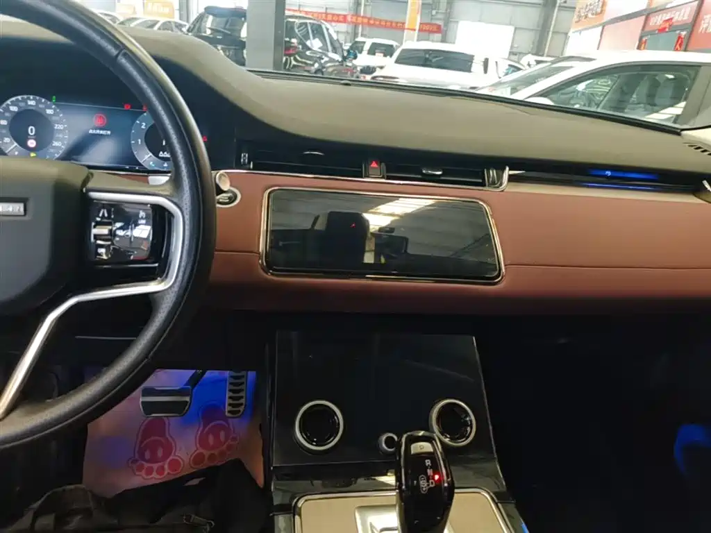 Land Rover Evoque 2023 — фото 13
