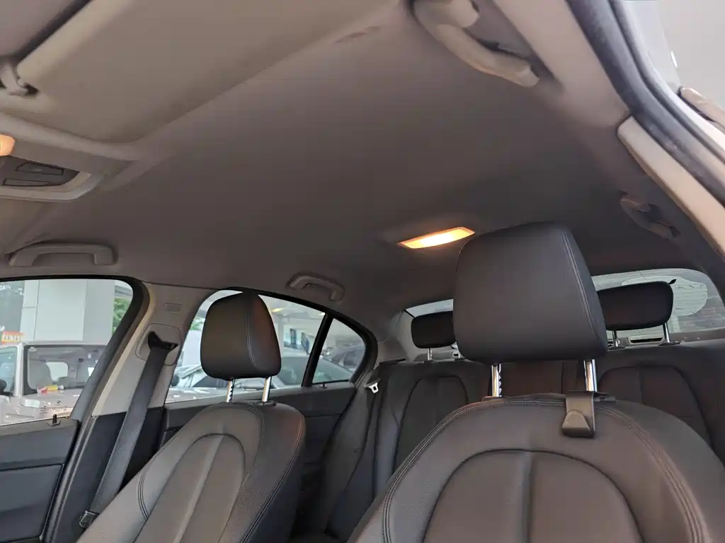 BMW 1 Series 2019 — фото 13