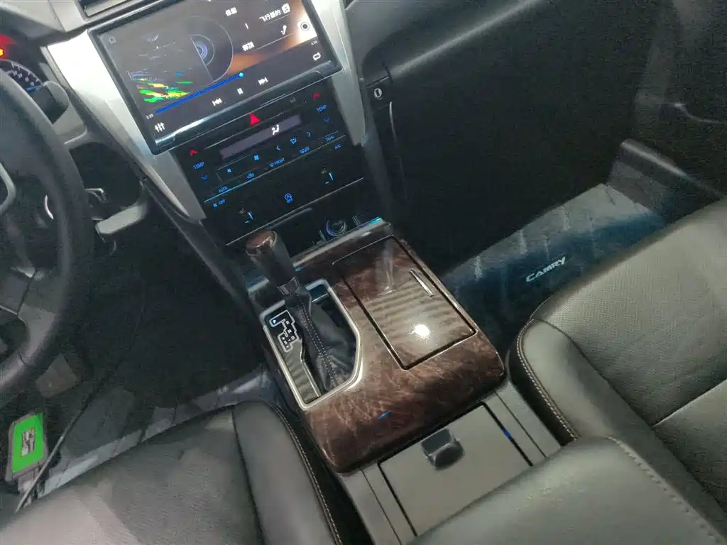 Toyota Camry 2017 — фото 10