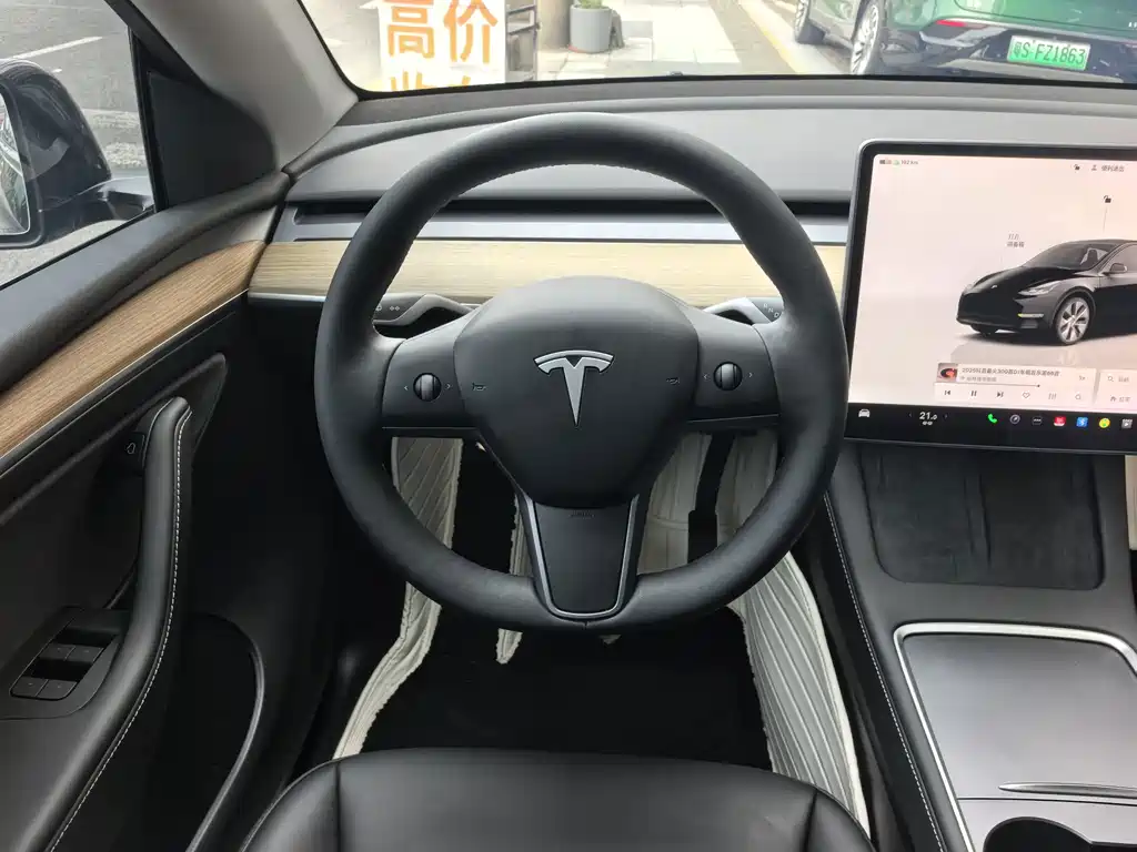 Tesla Model Y 2023 — фото 13
