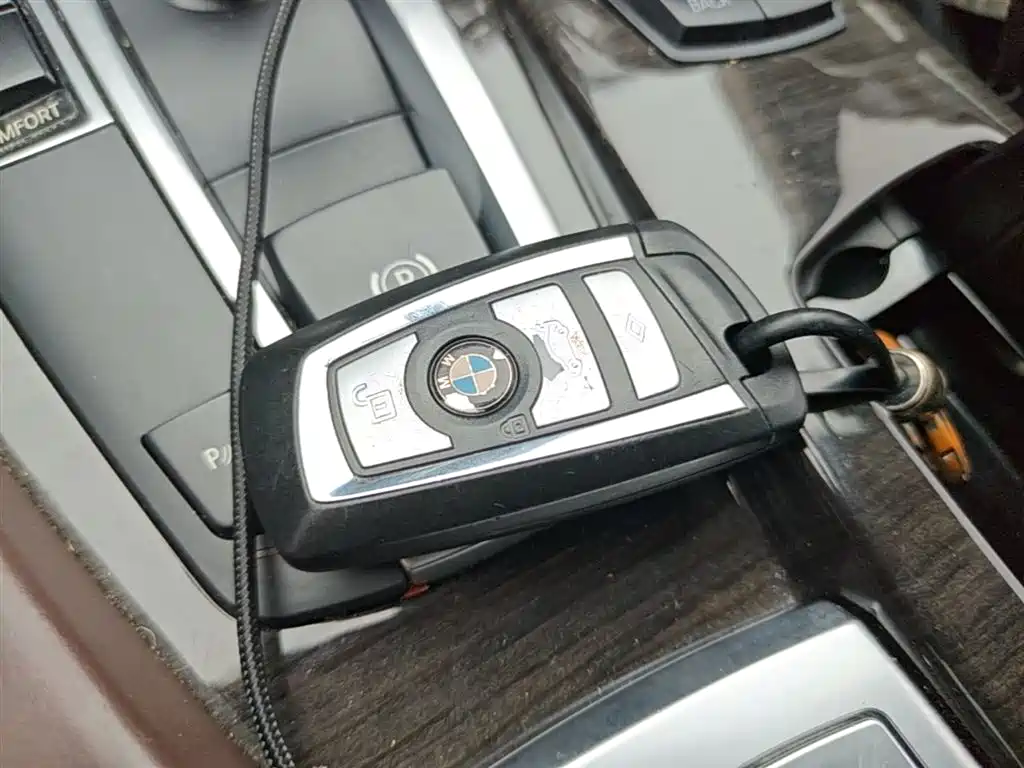 BMW 5 Series 2016 — фото 15