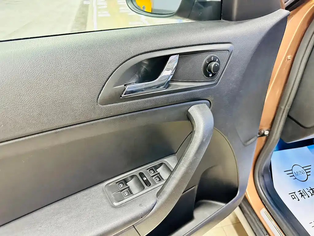 Skoda Yeti 2014 — фото 16