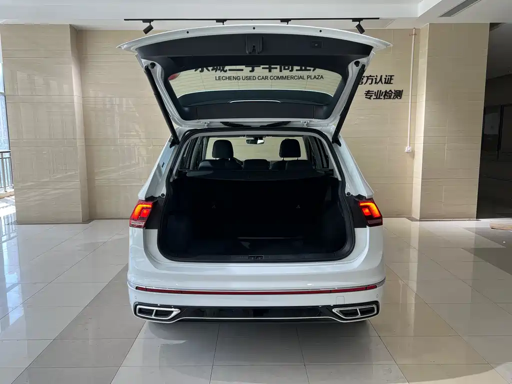 Volkswagen Tiguan L 2024 — фото 20
