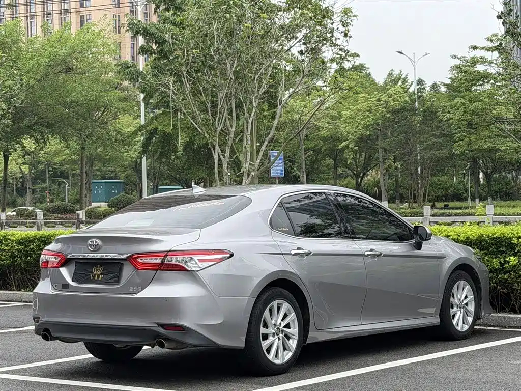 Toyota Camry 2022 — фото 6