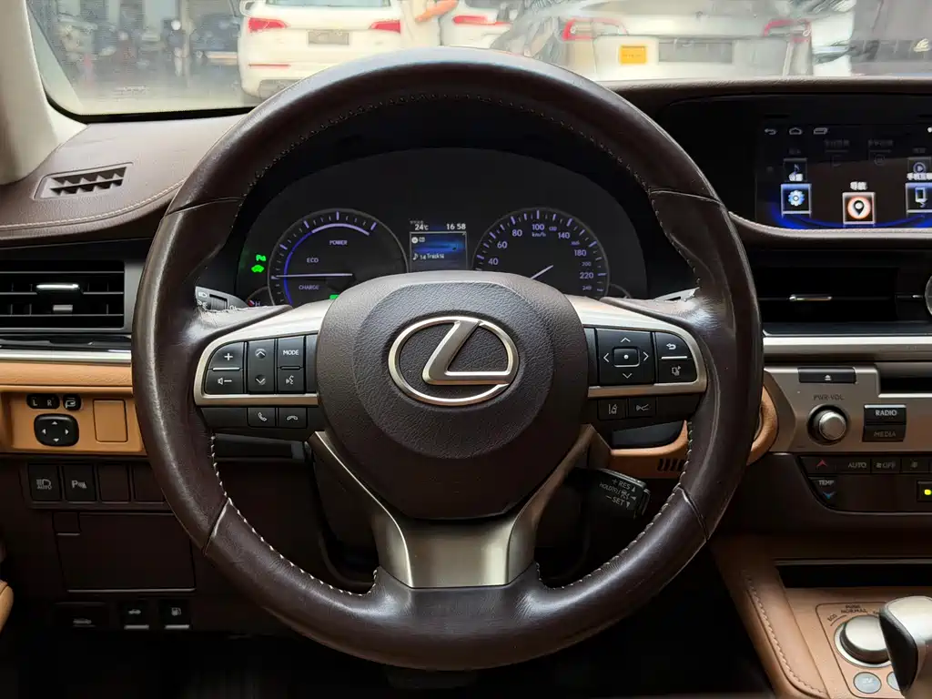 Lexus ES 2016 — фото 5