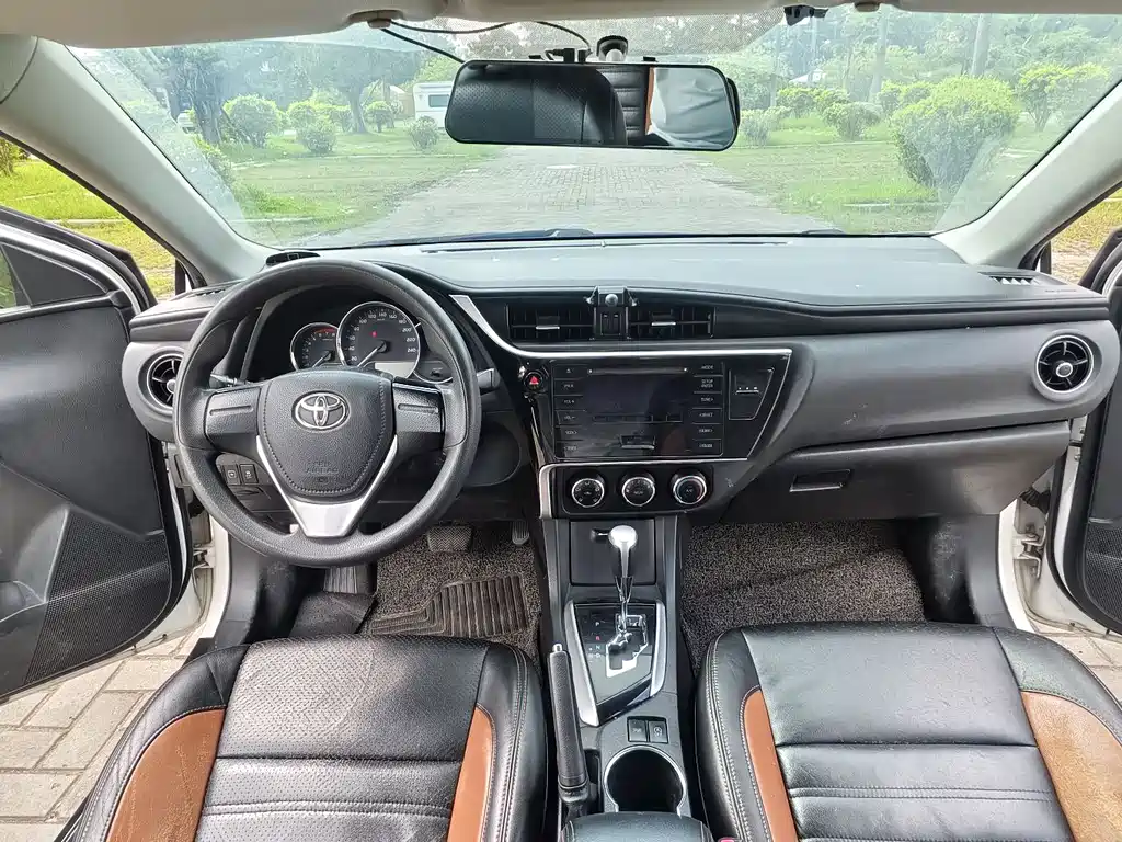Toyota Corolla 2018 — фото 12