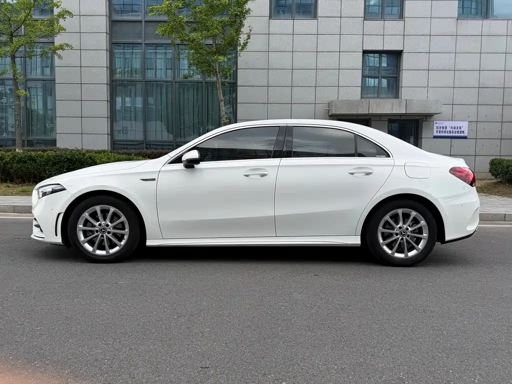 Mercedes-Benz A-Class 2022 — фото 15