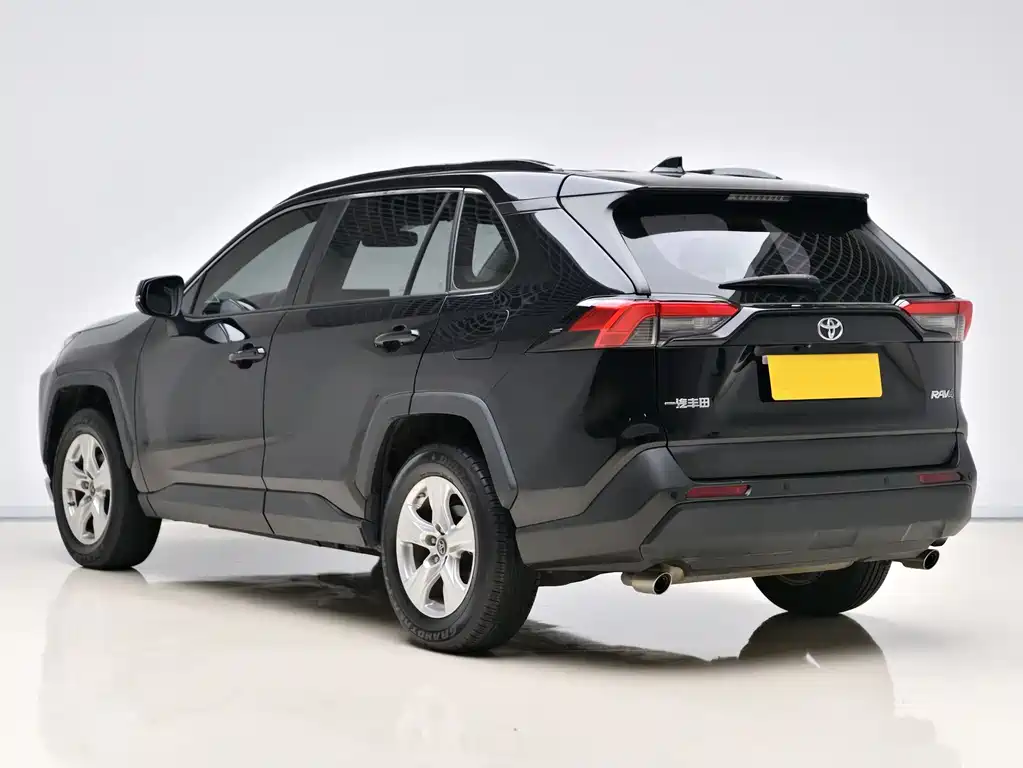 Toyota RAV4 2021 — фото 4