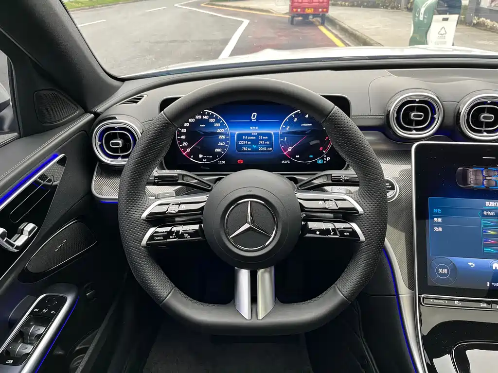 Mercedes-Benz C-Class 2025 — фото 9