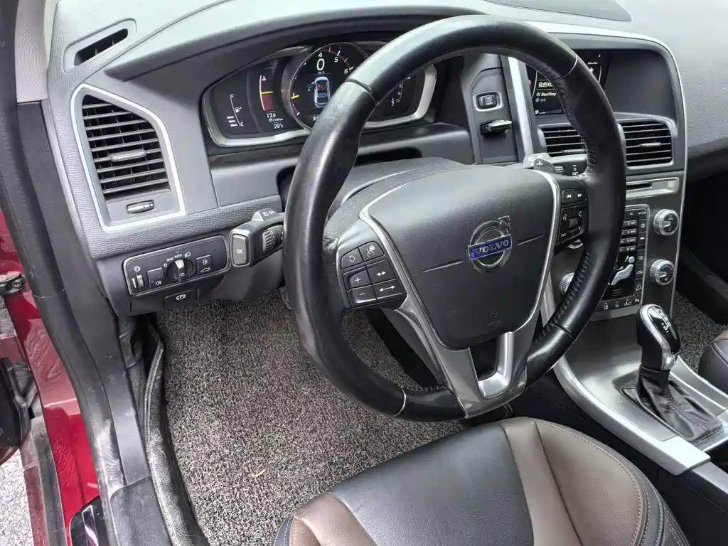 Volvo XC60 2015 — фото 25