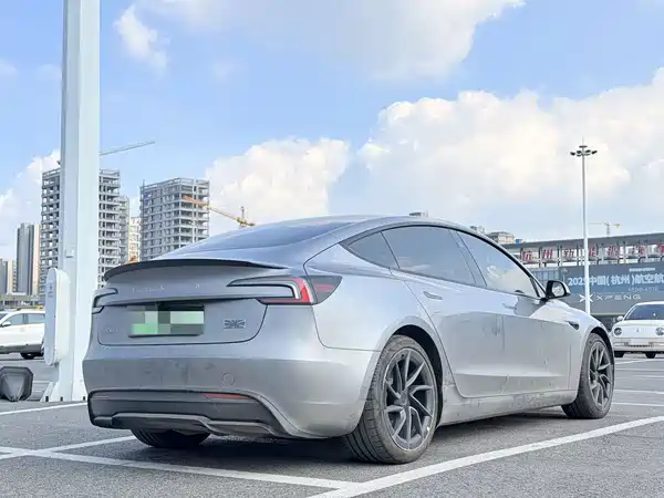Tesla Model 3 2025